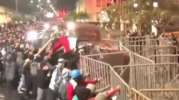 Эътирозҳои оммавӣ дар Перу боиси эълони вазъияти фавқулодда шуд - Sputnik Тоҷикистон