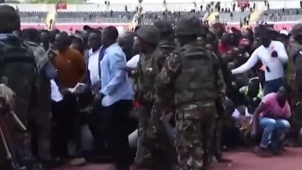 Дар маросими дафни сарвазири пешини Кения Райла Одинга садҳо нафар осеб диданд, менависад рӯзномаи Standard» - Sputnik Тоҷикистон