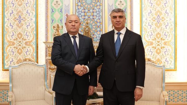 Встреча Генерального прокурора Республики Таджикистан Х.С. Вохидзода и Генерального прокурора Кыргызской Республики Максата Кубатовича Асаналиева. - Sputnik Таджикистан