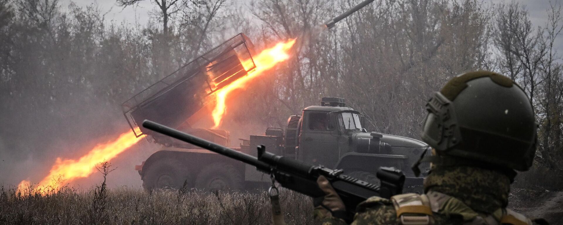 Боевая работа РСЗО Град группировки Центр  - Sputnik Тоҷикистон, 1920, 21.10.2025