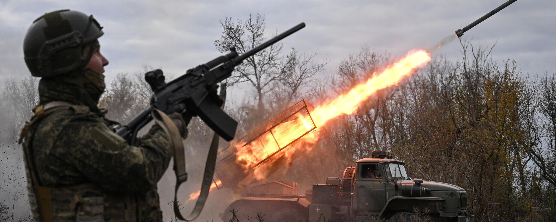 Боевая работа РСЗО Град группировки Центр - Sputnik Таджикистан, 1920, 25.10.2025