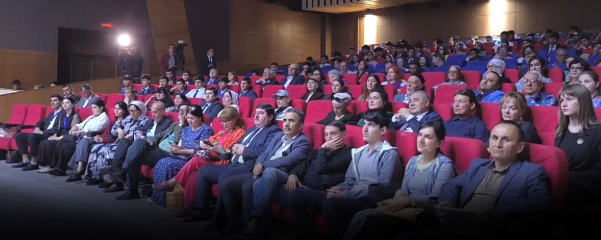 В Душанбе в кинотеатре Навруз состоялась церемония открытия Дней российского кино - Sputnik Таджикистан, 1920, 18.10.2025