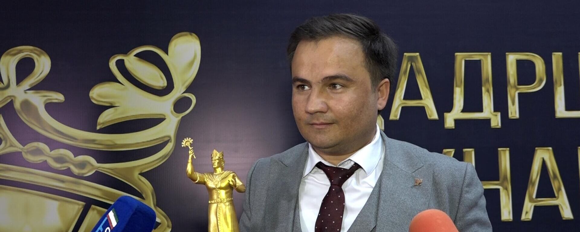 Режиссер Мухиддин Музаффар  - Sputnik Тоҷикистон, 1920, 20.10.2025