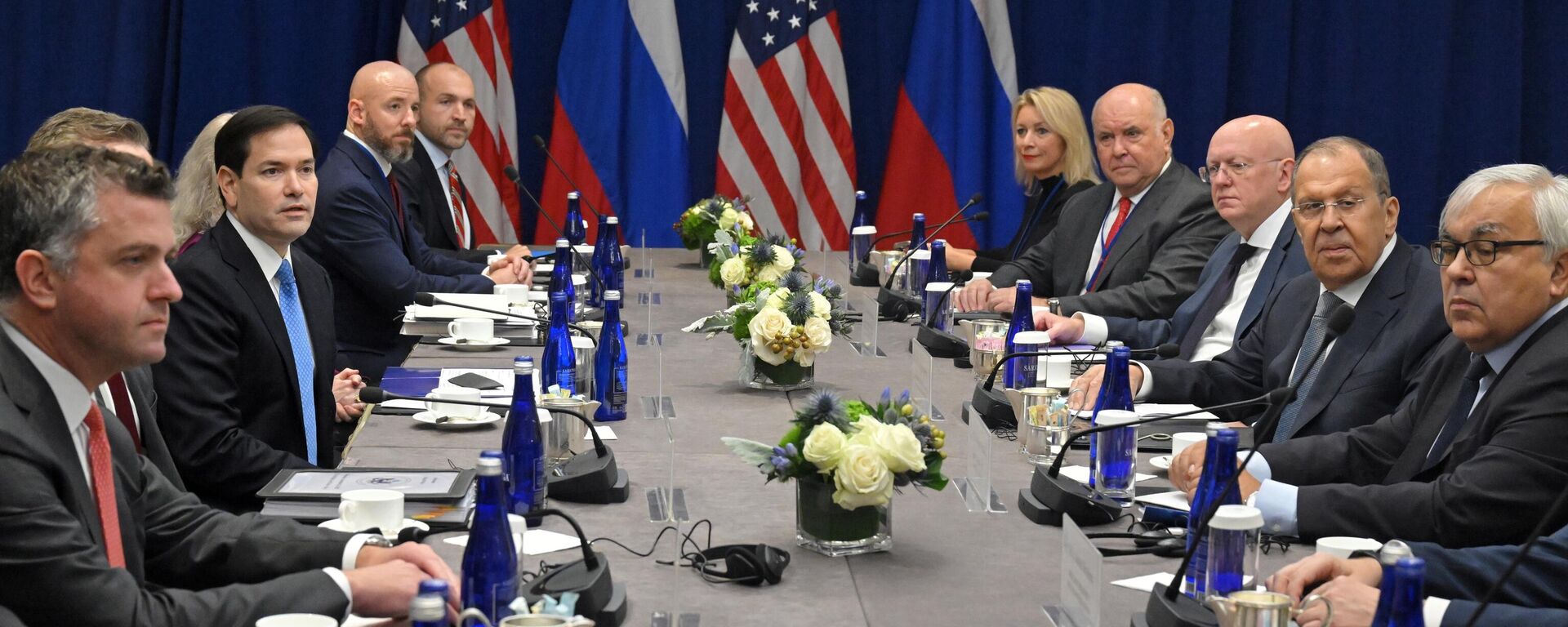 Министр иностранных дел РФ Сергей Лавров и государственный секретарь США Марко Рубио во время встречи на полях мероприятий недели высокого уровня 80-й сессии Генеральной Ассамблеи ООН в Нью-Йорке.   - Sputnik Таджикистан, 1920, 20.10.2025