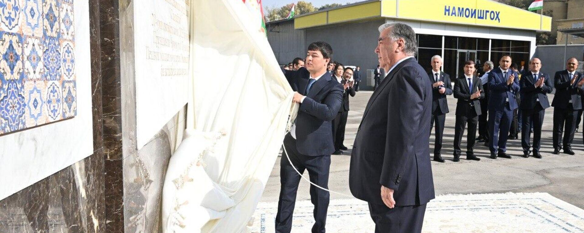 Эмомали Рахмон открыл промышленное предприятие в северной части Душанбе - Sputnik Тоҷикистон, 1920, 20.10.2025