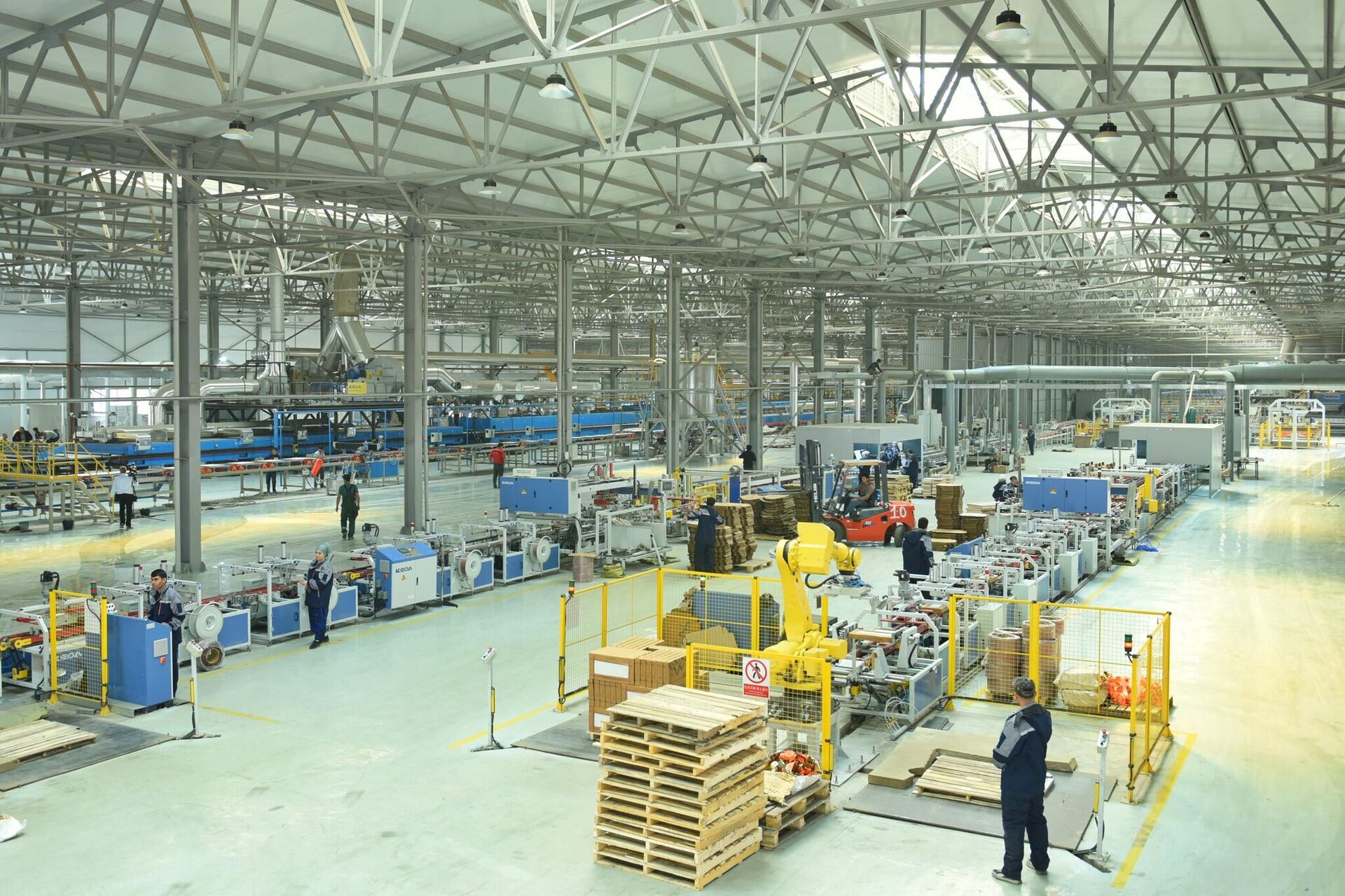 Промышленное предприятие в северной части района Исмоили Сомони Душанбе - Sputnik Тоҷикистон, 1920, 20.10.2025