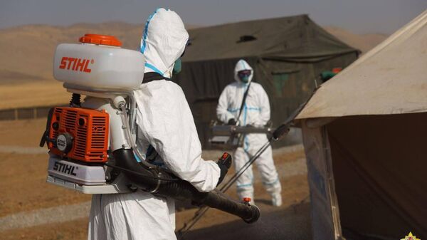 Пизишкони низомии кишварҳои узви СААД наҷоти беморони сироятшуда-ро дар размоиш дар Тоҷикистон тамрин карданд - Sputnik Тоҷикистон