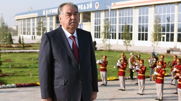 Рабочая поездка Эмомали Рахмона в Восейский район Хатлонской области - Sputnik Тоҷикистон