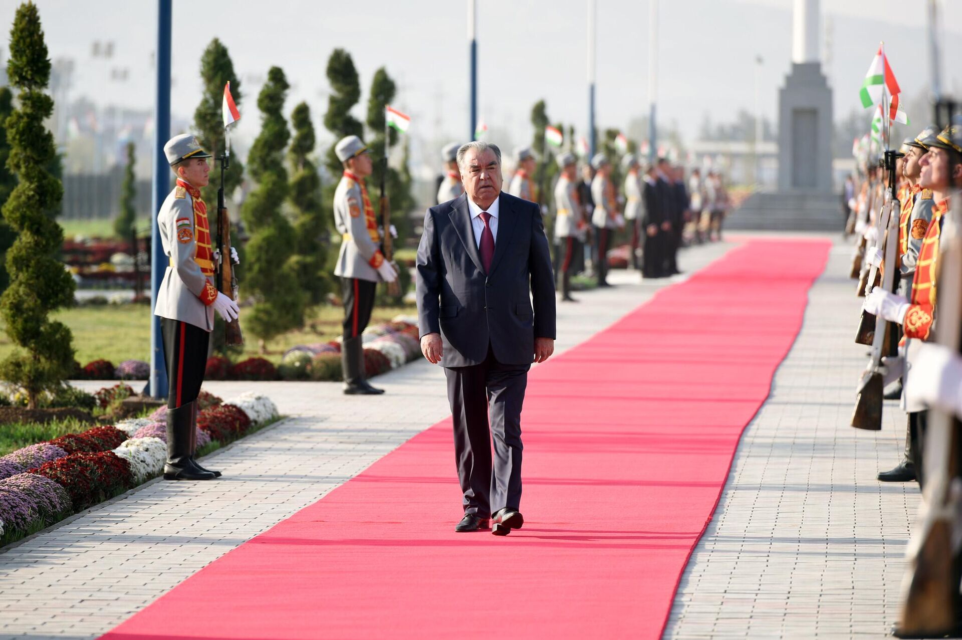 Рабочая поездка Эмомали Рахмона в Восейский район Хатлонской области - Sputnik Тоҷикистон, 1920, 22.10.2025