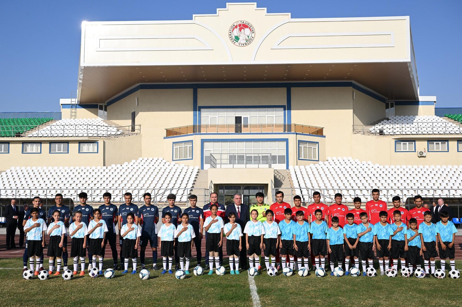 Центральный стадион Восейского района на 21 000 мест - Sputnik Тоҷикистон, 1920, 22.10.2025