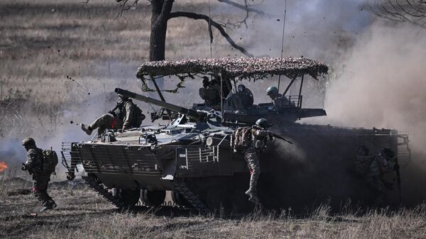 Боевое слаживание военнослужащих группировки войск Центр - Sputnik Таджикистан