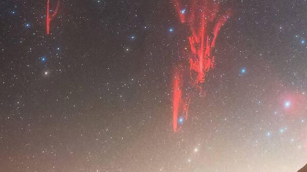 Редкие красные спрайты появились на небе Новой Зеландии - Sputnik Таджикистан