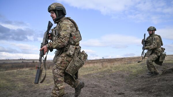 Военнослужащие на тренировке подразделения спецназа группировки войск Центр на Красноармейском направлении специальной военной операции в ДНР.    - Sputnik Тоҷикистон