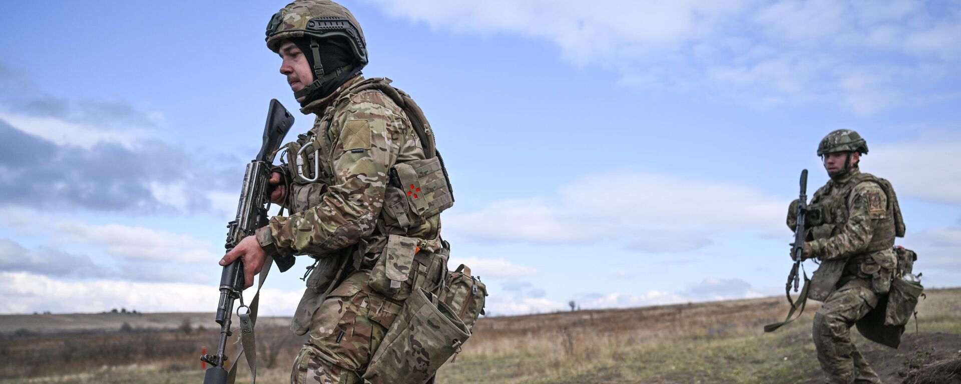 Военнослужащие на тренировке подразделения спецназа группировки войск Центр на Красноармейском направлении специальной военной операции в ДНР.    - Sputnik Тоҷикистон, 1920, 27.10.2025