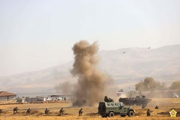 Ин машқ 21-умин машқе хоҳад буд, ки таҳти сарпарастии Маркази зиддитеррористии ИДМ баргузор мешавад ва бори сеюм аст, ки Тоҷикистон онро мизбонӣ мекунад. Ин машқ 21-умин машқе хоҳад буд, ки таҳти сарпарастии Маркази зиддитеррористии ИДМ баргузор мешавад ва бори сеюм аст, ки Тоҷикистон онро мизбонӣ мекунад. - Sputnik Тоҷикистон