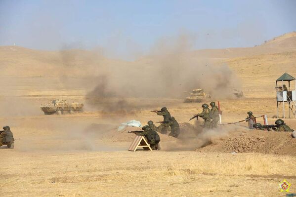 Дар ин чорабиниҳо нерӯҳои Арманистон, Белорус, Қазоқистон, Қирғизистон, Русия, Тоҷикистон ва Ӯзбекистон иштирок карданд. Марҳилаи аввали ин машқ аз 7 то 9 октябр баргузор шуд. Дар ин чорабиниҳо нерӯҳои Арманистон, Белорус, Қазоқистон, Қирғизистон, Русия, Тоҷикистон ва Ӯзбекистон иштирок карданд. Марҳилаи аввали ин машқ аз 7 то 9 октябр баргузор шуд. - Sputnik Тоҷикистон