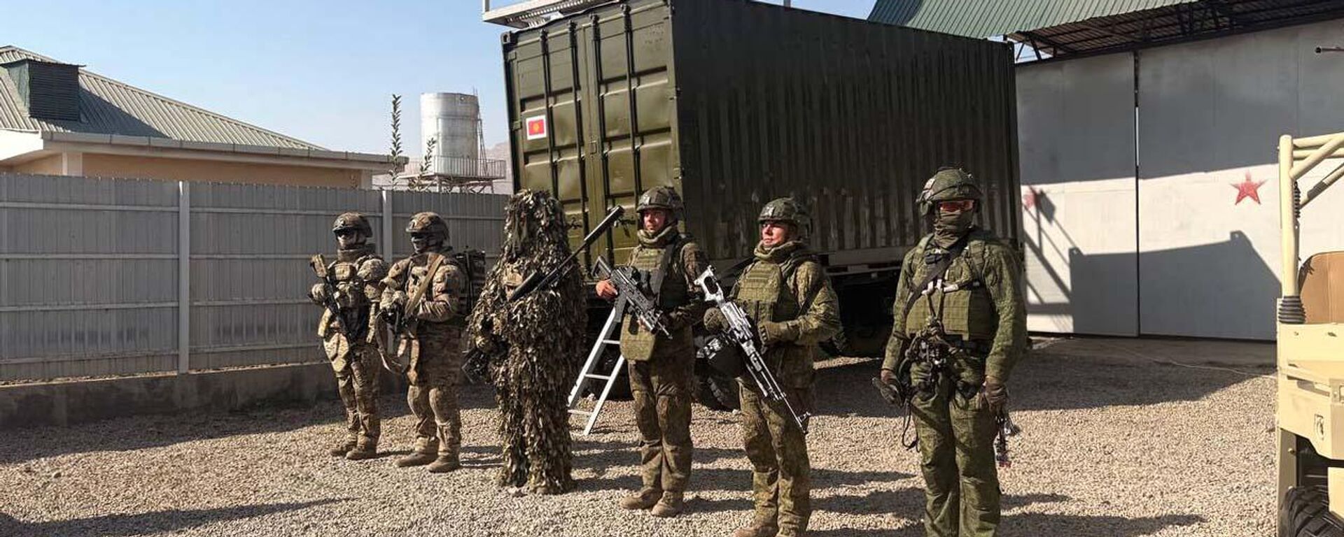 Выставка вооружения стран СНГ и ОДКБ на совместных антитеррористических учениях Содружество-Антитеррор - 2025 на полигоне Фахробод - Sputnik Тоҷикистон, 1920, 24.10.2025