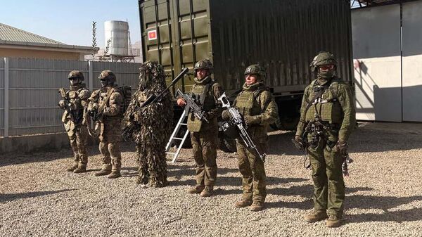 Выставка вооружения стран СНГ и ОДКБ на совместных антитеррористических учениях Содружество-Антитеррор - 2025 на полигоне Фахробод - Sputnik Тоҷикистон