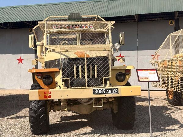 Намоишгоҳи силоҳҳои кишварҳои ИДМ ва СААД дар машқҳои муштараки зиддитеррористии "Иттиҳод-Зиддитеррор - 2025" дар машқгоҳи Фахробод. Намоишгоҳи силоҳҳои кишварҳои ИДМ ва СААД дар машқҳои муштараки зиддитеррористии "Иттиҳод-Зиддитеррор - 2025" дар машқгоҳи Фахробод. - Sputnik Тоҷикистон