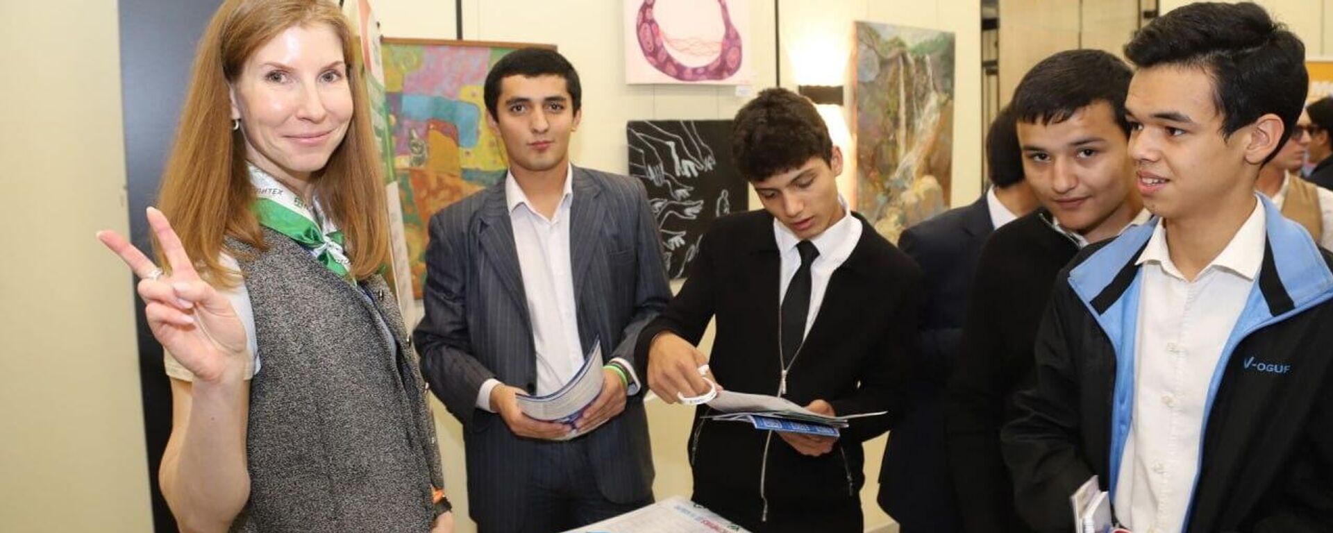 Международная выставка-ярмарка Российское образование. Таджикистан - Sputnik Таджикистан, 1920, 26.10.2025