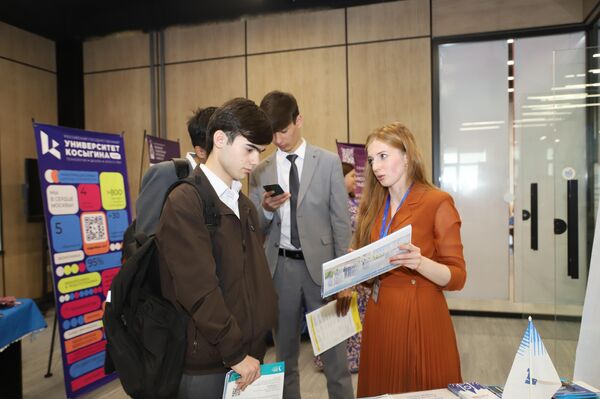 Международная выставка-ярмарка Российское образование. Таджикистан - Sputnik Таджикистан