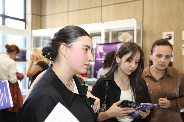 Международная выставка-ярмарка Российское образование. Таджикистан - Sputnik Таджикистан