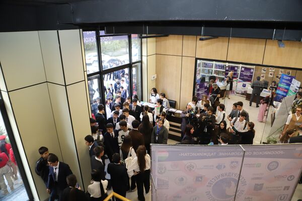 Международная выставка-ярмарка Российское образование. Таджикистан - Sputnik Таджикистан