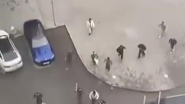 Бо чӯбу бел: Муноқишаи навбатии муҳоҷирон дар Маскав - Sputnik Тоҷикистон