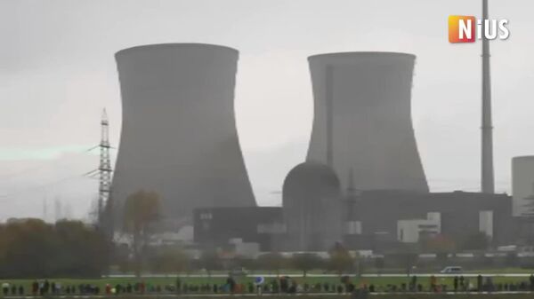 Дар Олмон ду бурҷи 160-метраи хунуккунанда, ки замоне пуриқтидортарин нерӯгоҳи атомии кишвар буд, тарконданд - Sputnik Тоҷикистон