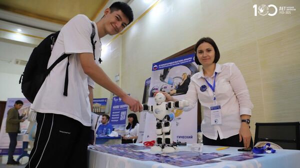 Выставка российского образования в Таджикистане - Sputnik Тоҷикистон