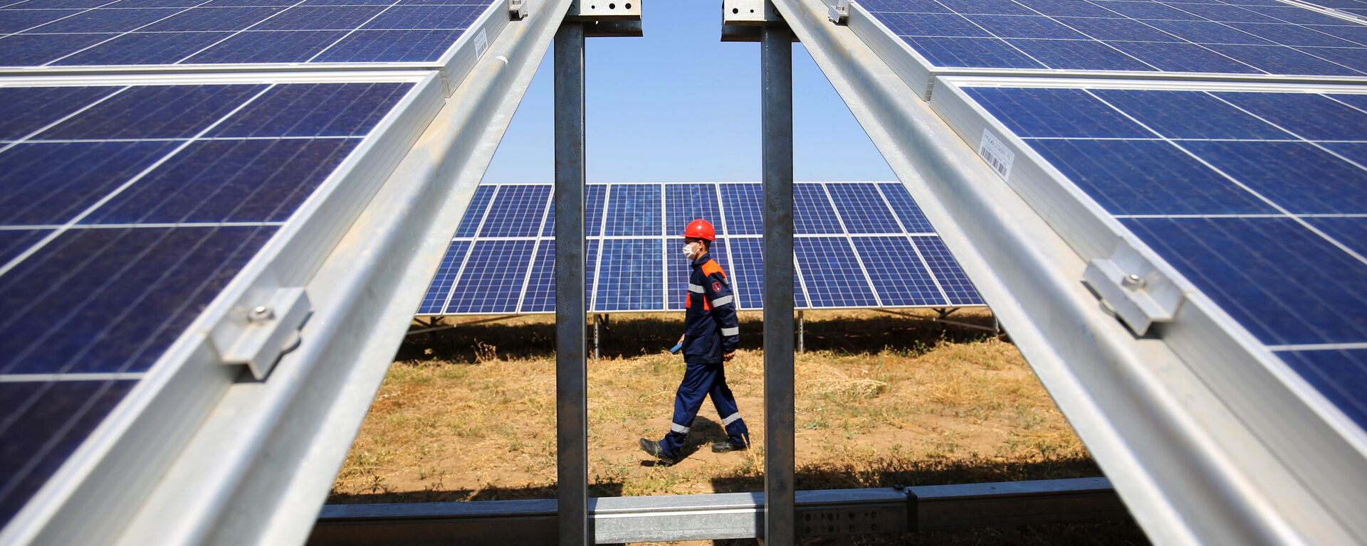 Солнечная электростанция. Иллюстративное фото - Sputnik Таджикистан, 1920, 27.10.2025