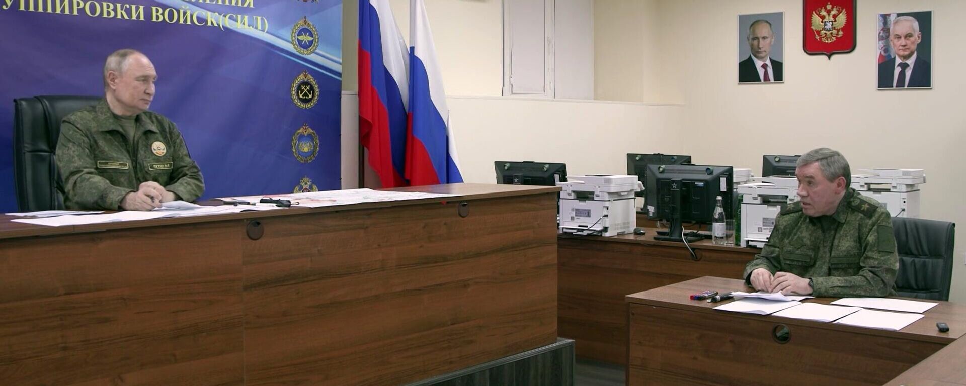 Президент Владимир Путин посетил пункт управления Объединённой группировки войск  - Sputnik Тоҷикистон, 1920, 26.10.2025