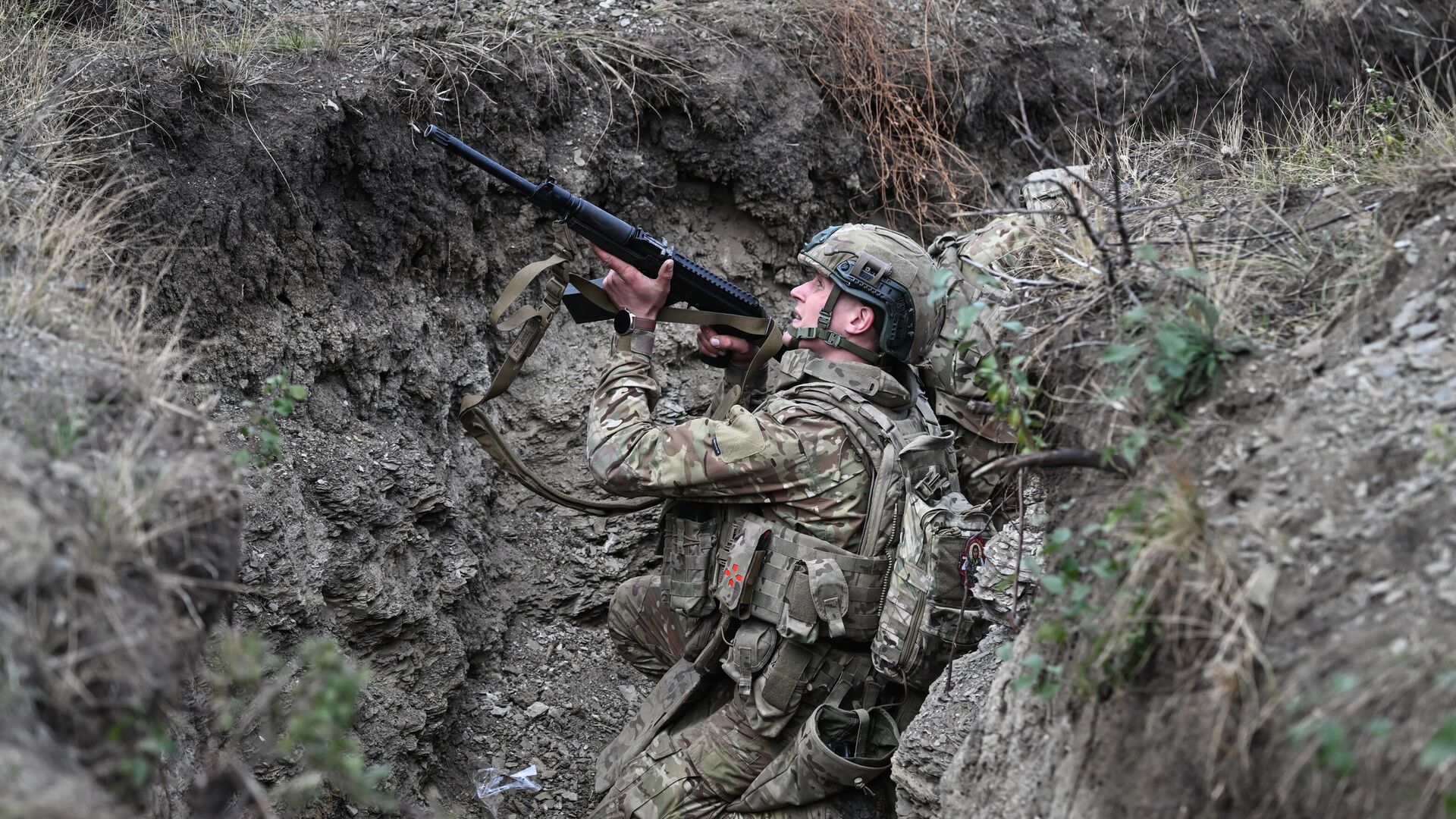 Тренировка подразделения спецназа группировки Центр Тренировка подразделения спецназа группировки Центр - Sputnik Таджикистан, 1920, 28.10.2025