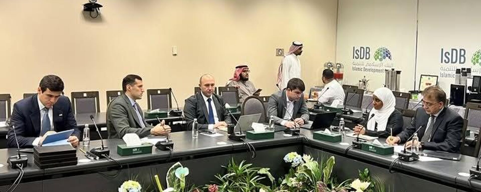 Тоҷикистон аз Бонки исломии рушд хост, барои тезонидани расмиёти харид барои НБО Роғун мусоидат намояд - Sputnik Тоҷикистон, 1920, 27.10.2025