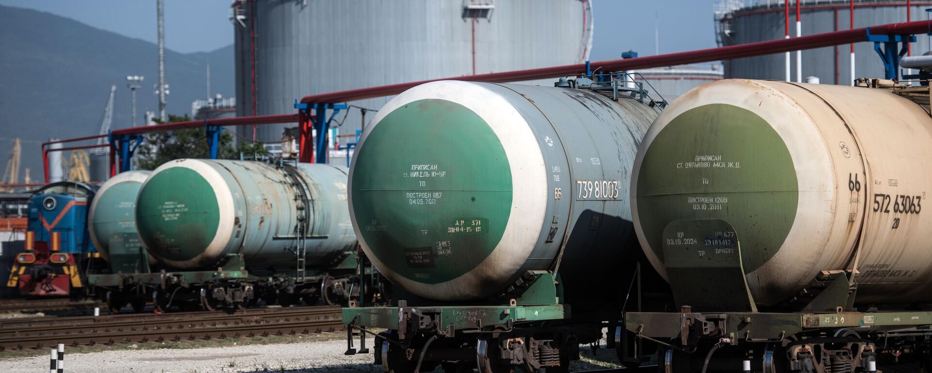 Нефтяные резервуары. Иллюстративное фото - Sputnik Таджикистан, 1920, 29.10.2025