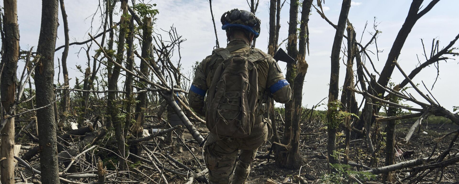 Украинский военнослужащий на линии фронта. Архивное фото - Sputnik Таджикистан, 1920, 29.10.2025