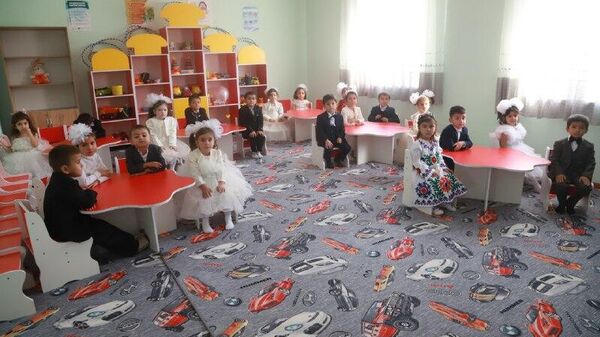 180 кӯдаки деҳоти Ҷиликули ноҳияи Дӯстӣ соҳиби муассисаи таълимии томактабӣ шуданд - Sputnik Тоҷикистон