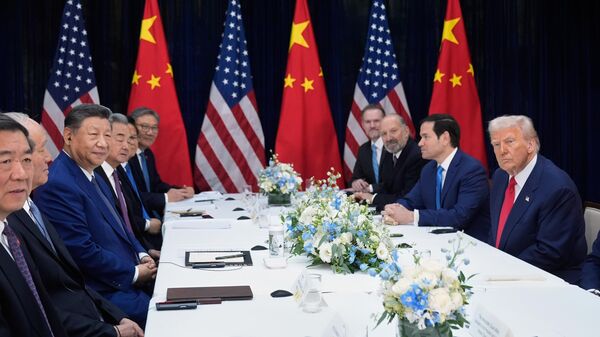 Встреча Дональда Трампа и Си Цзиньпина в Пусане   - Sputnik Тоҷикистон