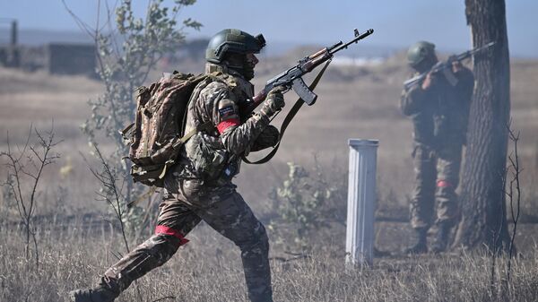 Боевое слаживание военнослужащих группировки войск Центр - Sputnik Тоҷикистон