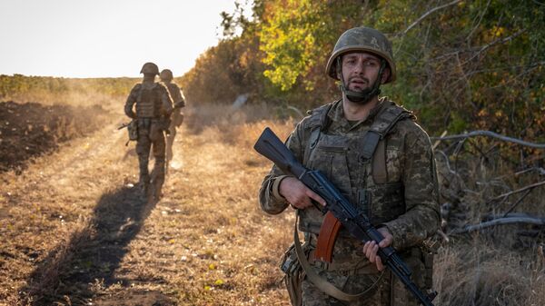 Украинские солдаты 66-й бригады принимают участие в учебно-боевых учениях в Донецкой области. Архивное фото - Sputnik Тоҷикистон