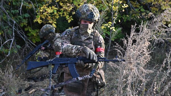 Военнослужащие штурмовых подразделений 20-й гвардейской общевойсковой армии группировки войск Запад во время подготовки в зоне СВО. - Sputnik Тоҷикистон