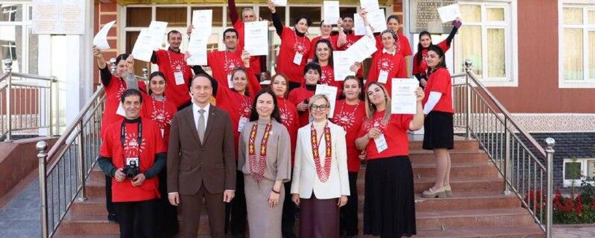 Дар Тоҷикистон давраи омӯзишии Мактаби Таълими бузург барои омӯзгорони хориҷии забони русӣ ба анҷом расид - Sputnik Тоҷикистон, 1920, 02.11.2025