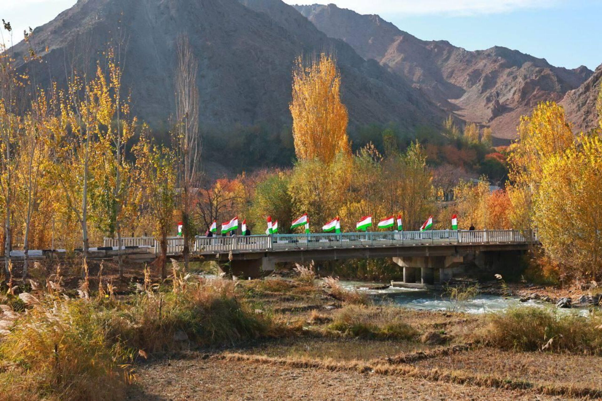 Дорога Исфара - Чоркух - Ворух  - Sputnik Таджикистан, 1920, 03.11.2025