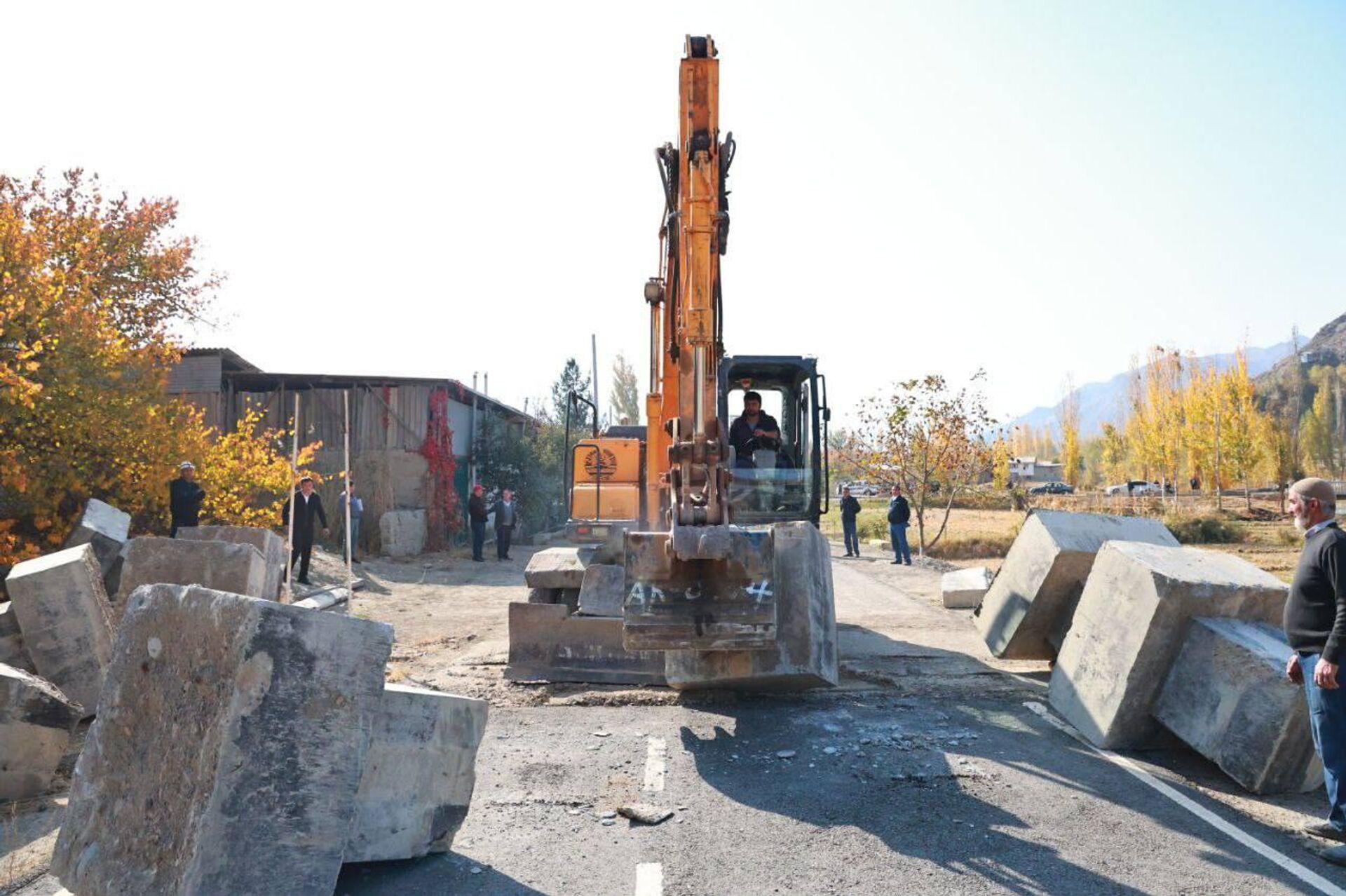 Роҳи мошингарди Исфара–Чоркуҳ–Ворух боз шуд - Sputnik Тоҷикистон, 1920, 03.11.2025