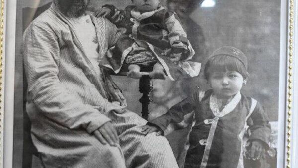 Дар Институти забон ва адабиёти ба номи Рӯдакии АМИТ ба пешвози Рӯзи Конститутсия ҳуҷраи кории аввалин президенти Академияи фанҳои Тоҷикистон, Садриддин Айнӣ ифтитоҳ шуд - Sputnik Тоҷикистон