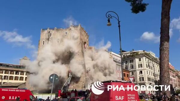 В центре Рима [дважды] обрушилась средневековая башня Конти - Sputnik Таджикистан