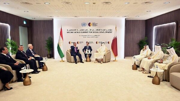 Эмомалӣ Раҳмон бо амири Қатар Шайх Тамим ибни Ҳамад оли Сонӣ сармоягузорӣ ба бахши энержиро баррасӣ кард - Sputnik Тоҷикистон