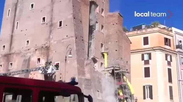 Ҳанӯз охири кор нест: Бурҷи асримиёнагии Рум метавонад пурра хароб шавад - Sputnik Тоҷикистон