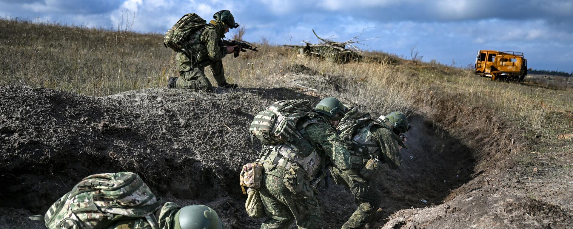 Боевое слаживание военных разведчиков группировки войск Центр в зоне СВО - Sputnik Таджикистан, 1920, 05.11.2025