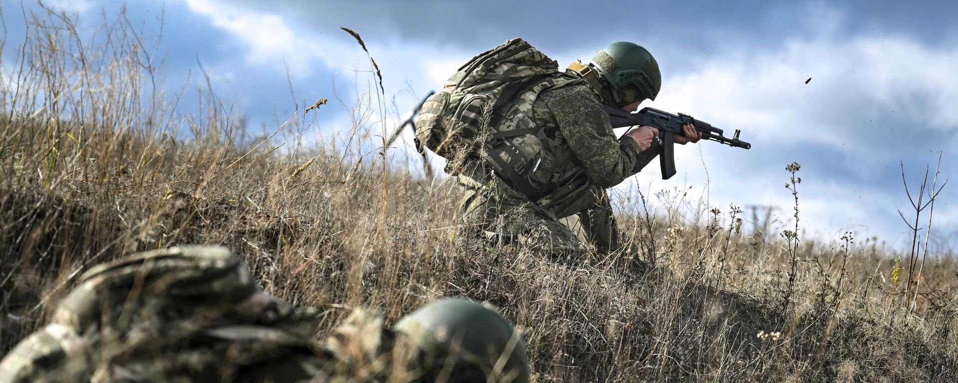 Боевое слаживание военных разведчиков группировки войск Центр в зоне СВО  - Sputnik Таджикистан, 1920, 07.11.2025